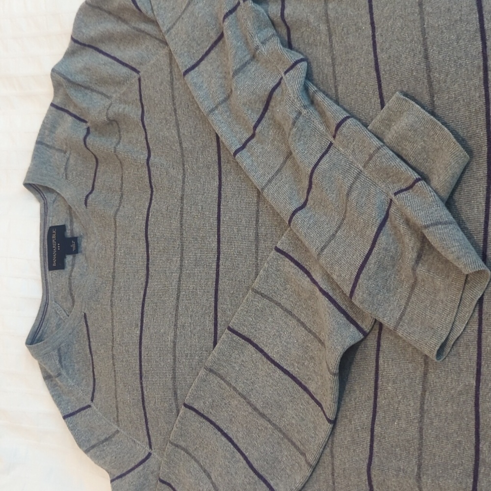 Men’s Gray with purple strips Banana Republic Sweater, small